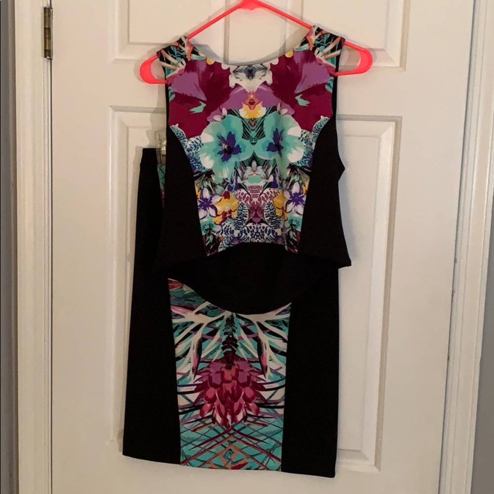 Crop and high waisted skirt